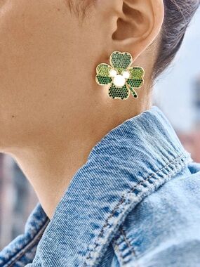 NWOT Disney x BaubleBar St. Patrick’s Day Collection Shamrock Earring (single)